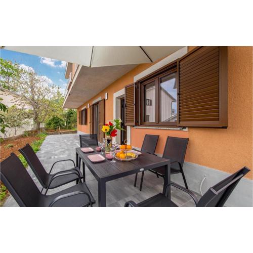 Beautiful Apartment In Lovran With Wifi
