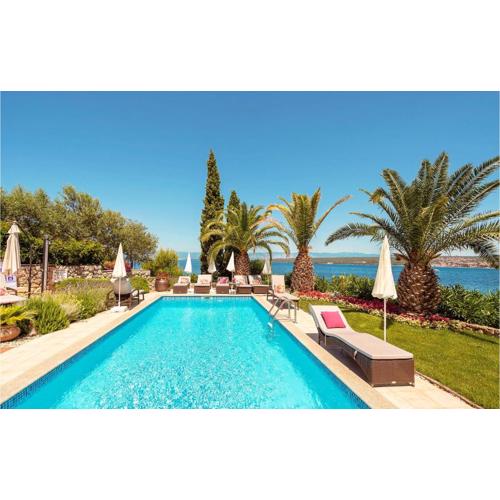 Beautiful Apartment In Malinska