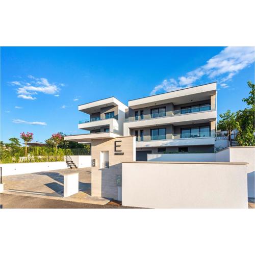 Beautiful Apartment In Malinska
