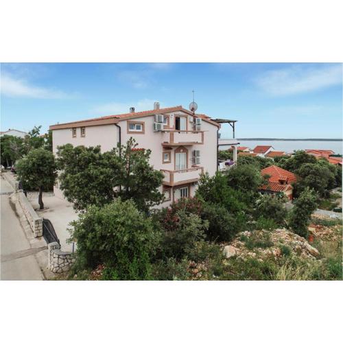 Beautiful Apartment In Mandre With Wifi