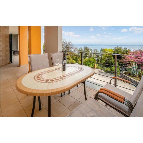 Beautiful Apartment In Moscenicka Draga