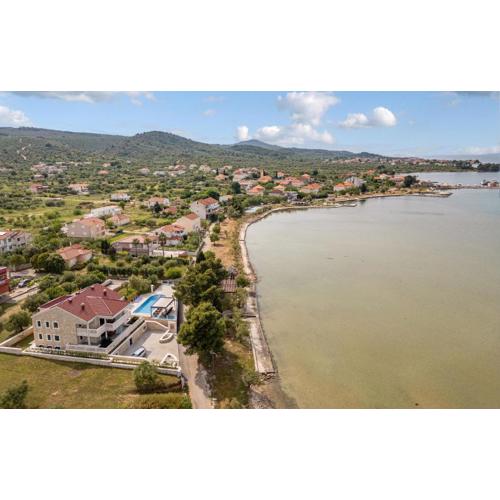 Beautiful Apartment In Mrljane