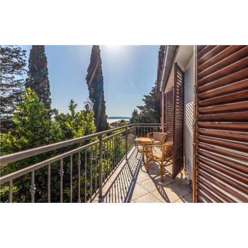 Beautiful Apartment In Novi Vinodolski