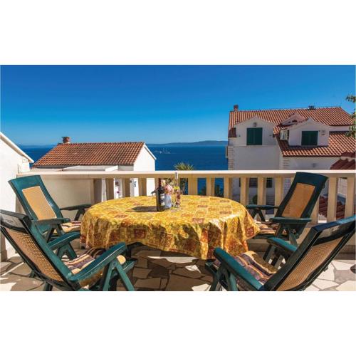 Beautiful Apartment In Okrug Gornji