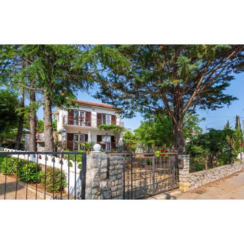 Beautiful Apartment In Pinezici