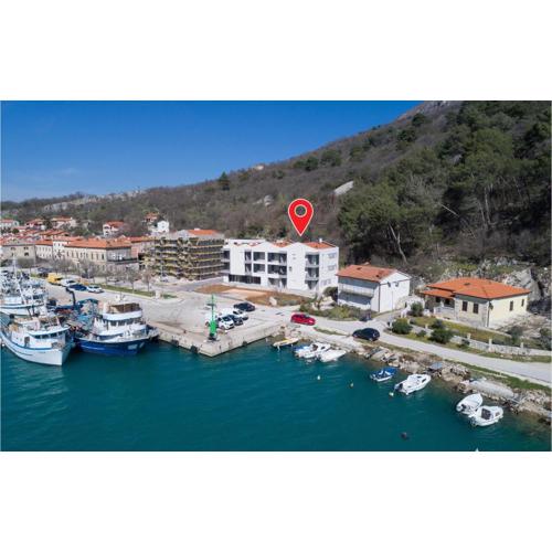 Beautiful Apartment In Plomin Luka