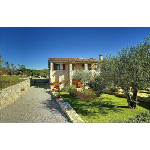 Beautiful Apartment In Rakalj With Wifi
