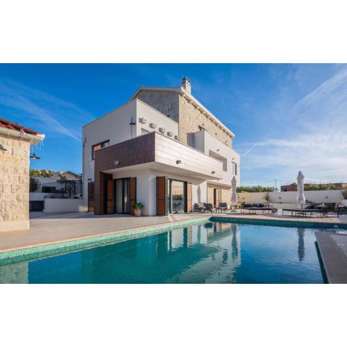 Beautiful Apartment In Rogoznica