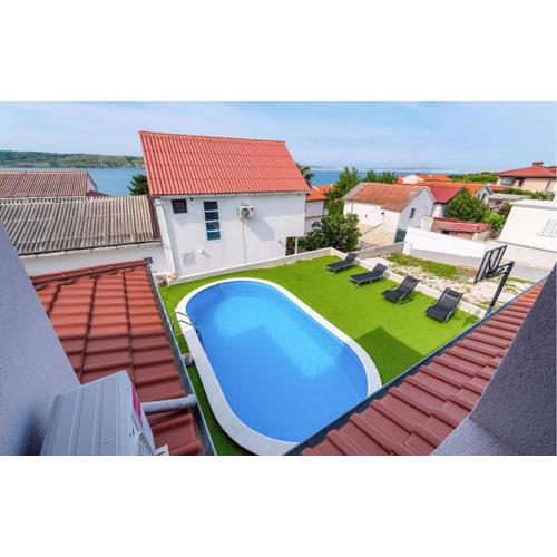 Beautiful Apartment In Rtina With Wifi