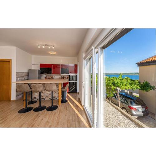 Beautiful Apartment In Rtina With Wifi