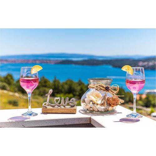Beautiful Apartment In Seget Donji