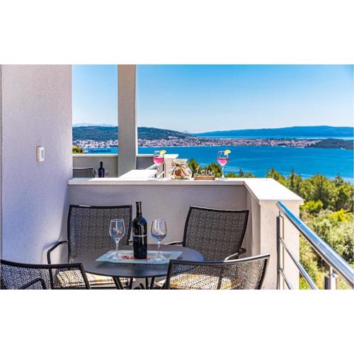 Beautiful Apartment In Seget Donji