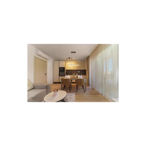 Beautiful Apartment In Split With Wifi