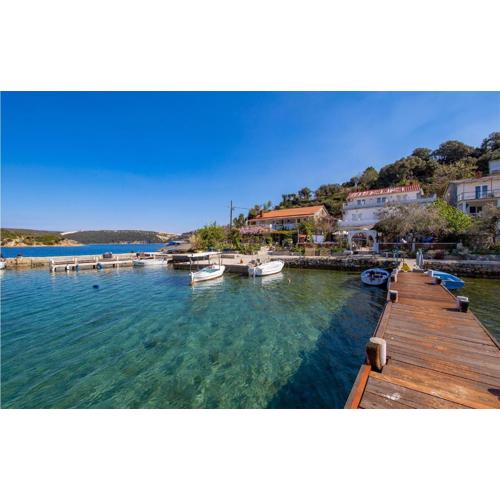 Beautiful Apartment In Supetarska Draga