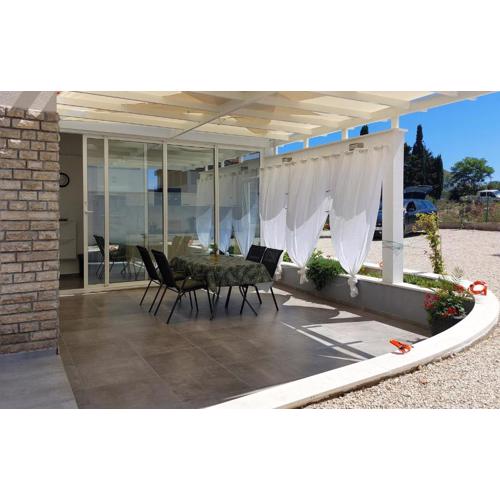 Beautiful Apartment In Ugljan With Wifi