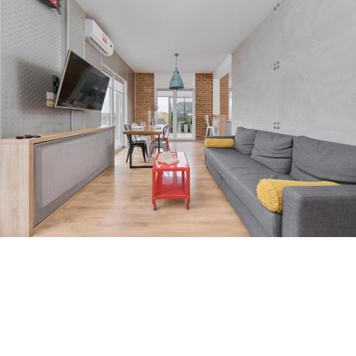 Beautiful Apartment with Spacious Balcony by Noclegi Renters
