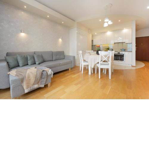 Beautiful Apartment with Spacious Terrace by Noclegi Renters