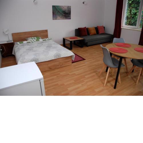 Beautiful apartment with terrace in Warsaw near forest