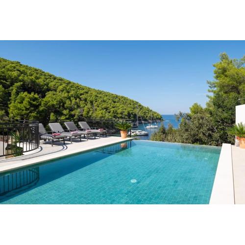 Beautiful beach villa with infinity pool, Hvar