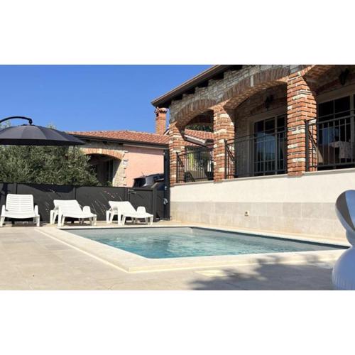 Beautiful Casa Mirejo with pool in Kastelir