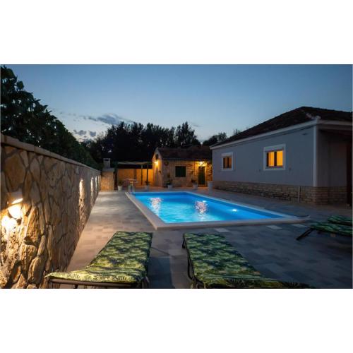 Beautiful Home In Benkovac With Wifi