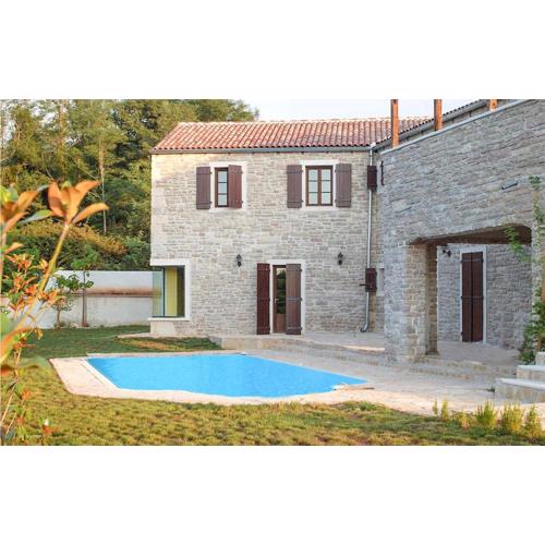 Beautiful Home In Brajkovici With Sauna