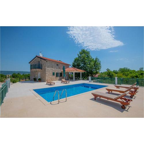 Beautiful Home In Grubine