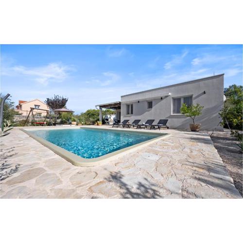 Beautiful Home In Jadrija With Jacuzzi