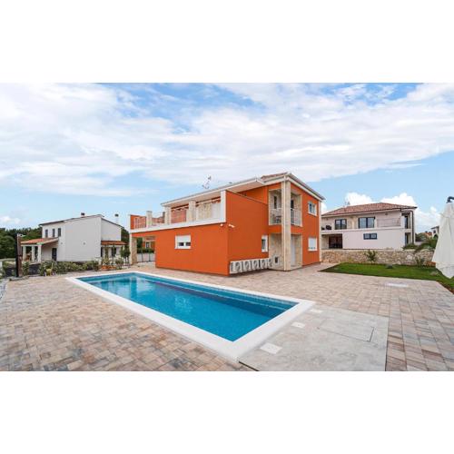 Beautiful Home In Krnica With Jacuzzi