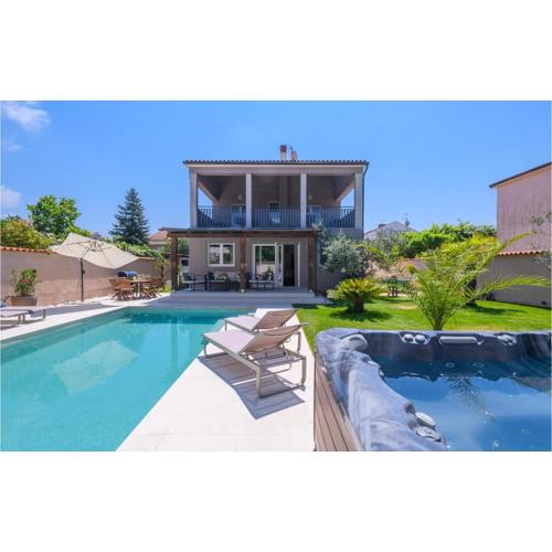 Beautiful Home In Medulin With Wifi