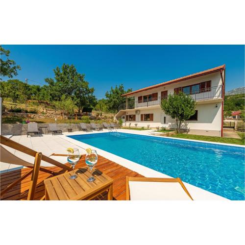 Beautiful Home In Muskovci With Wifi
