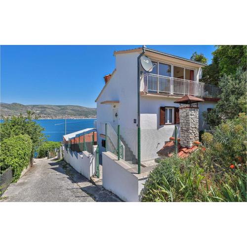Beautiful Home In Okrug Donji With Wifi