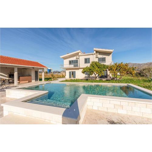 Beautiful Home In Opuzen With Wifi