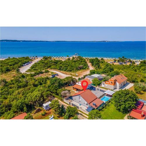 Beautiful Home In Peroj With Wifi