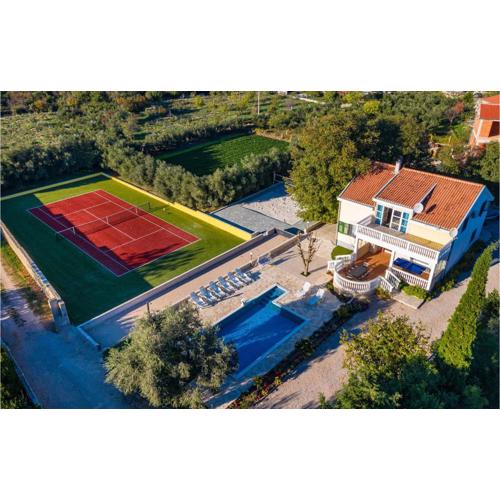 Beautiful Home In Polaca With Wifi
