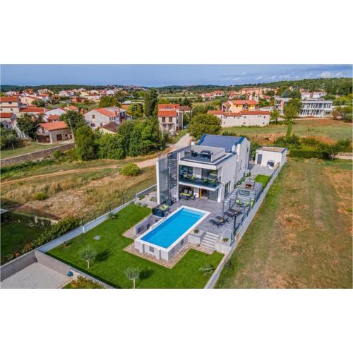 Beautiful Home In Pomer With Wifi