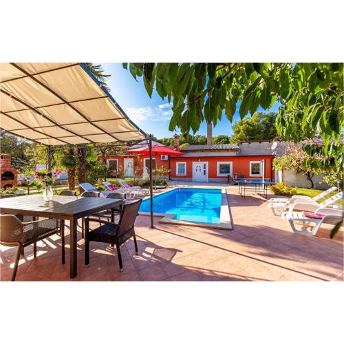 Beautiful Home In Pula With Wifi
