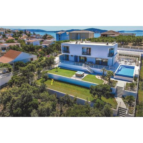 Beautiful Home In Seget Vranjca