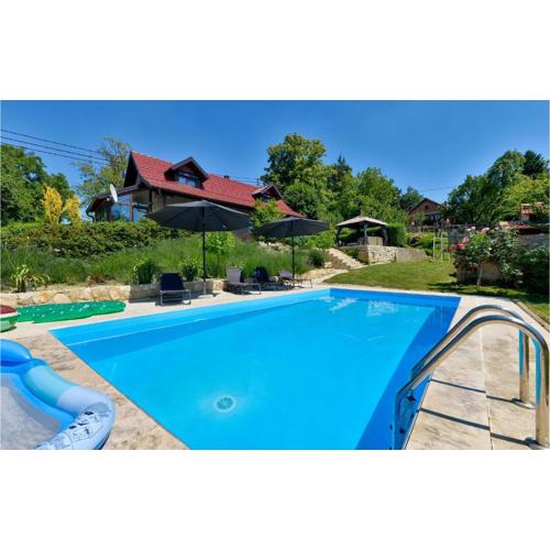 Beautiful Home In Seketin With Sauna