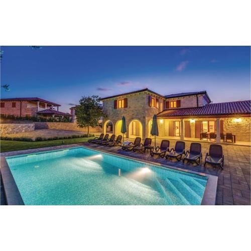 Beautiful Home In Turcic With Wifi