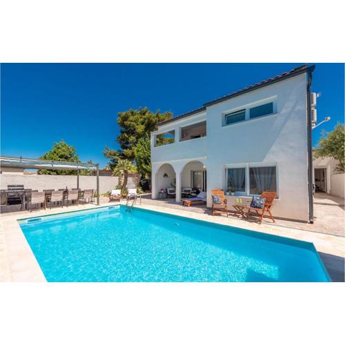 Beautiful Home In Vrsi Mulo With Sauna