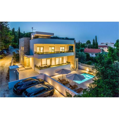 Beautiful Home In Zdrelac