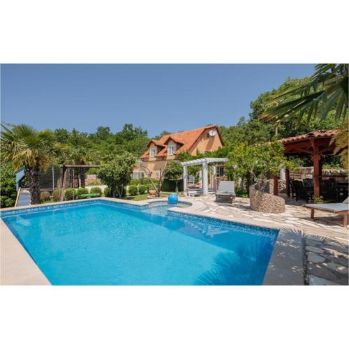 Beautiful Home In Zmijavci With Jacuzzi