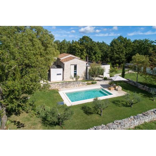 Beautiful restored farmhouse with private pool and gardens