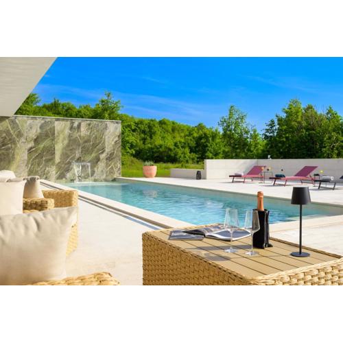 Beautiful She Luxury Villa with view in Groznjan