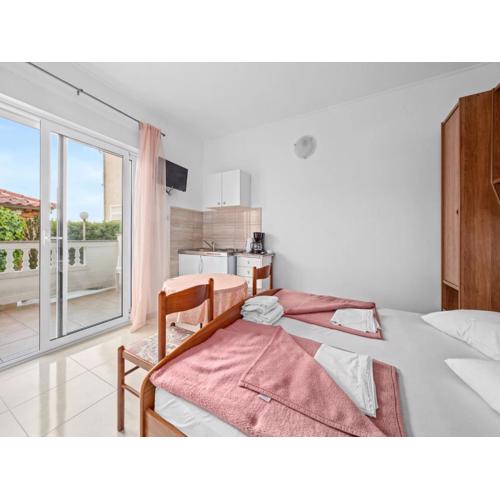 Beautiful studio apartment near sandy beaches