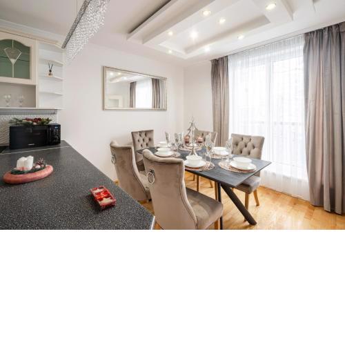 Beautiful three bedrooms apartment with free parking close to the Danube Coast