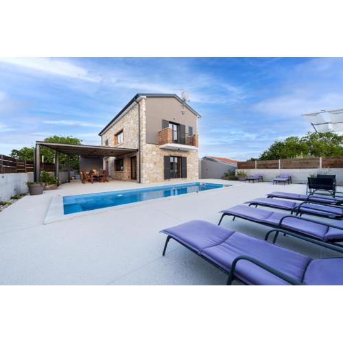 Beautiful Villa Baraka with pool near Pazin