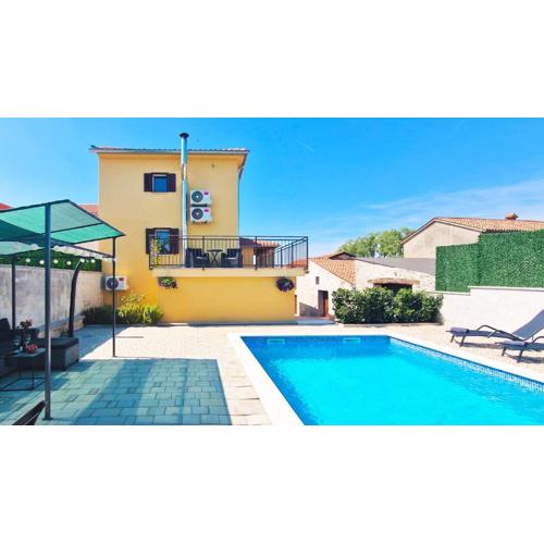 Beautiful Villa Casa Romito with pool in Kastelir