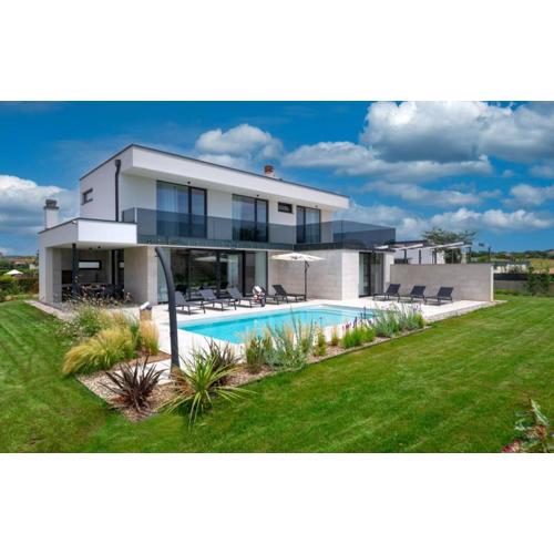 Beautiful Villa Celi with pool in Fazana